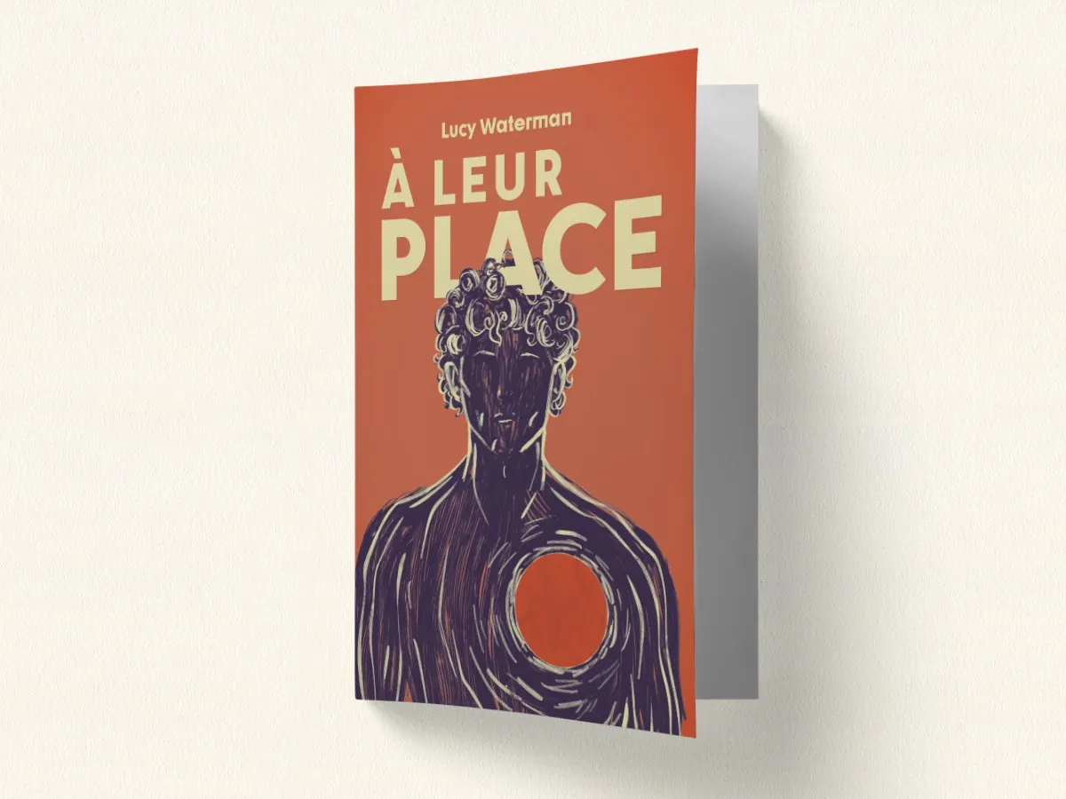Couverture de À leur place : un portrait stylisé sur fond rouge orangé