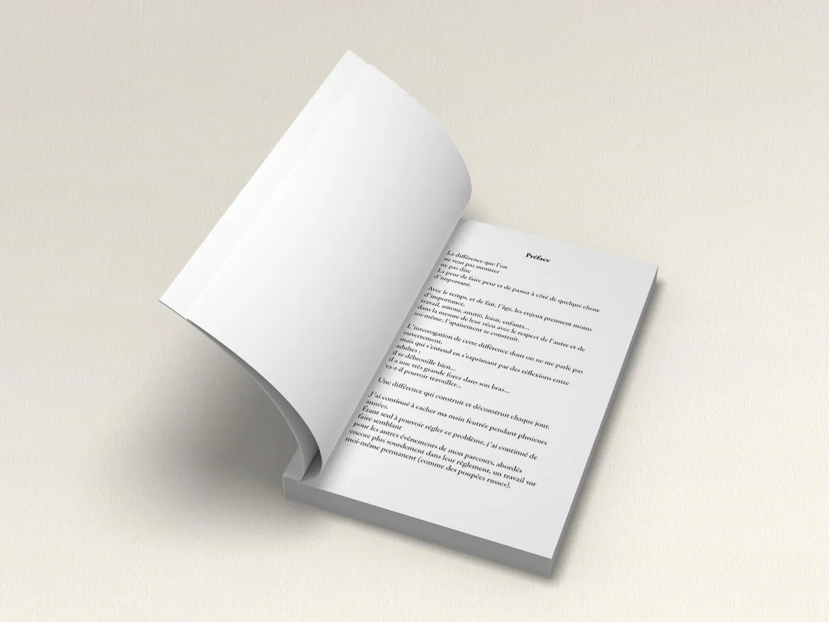 La préface de Compenser nos fantômes, livre ouvert sur la première page du texte