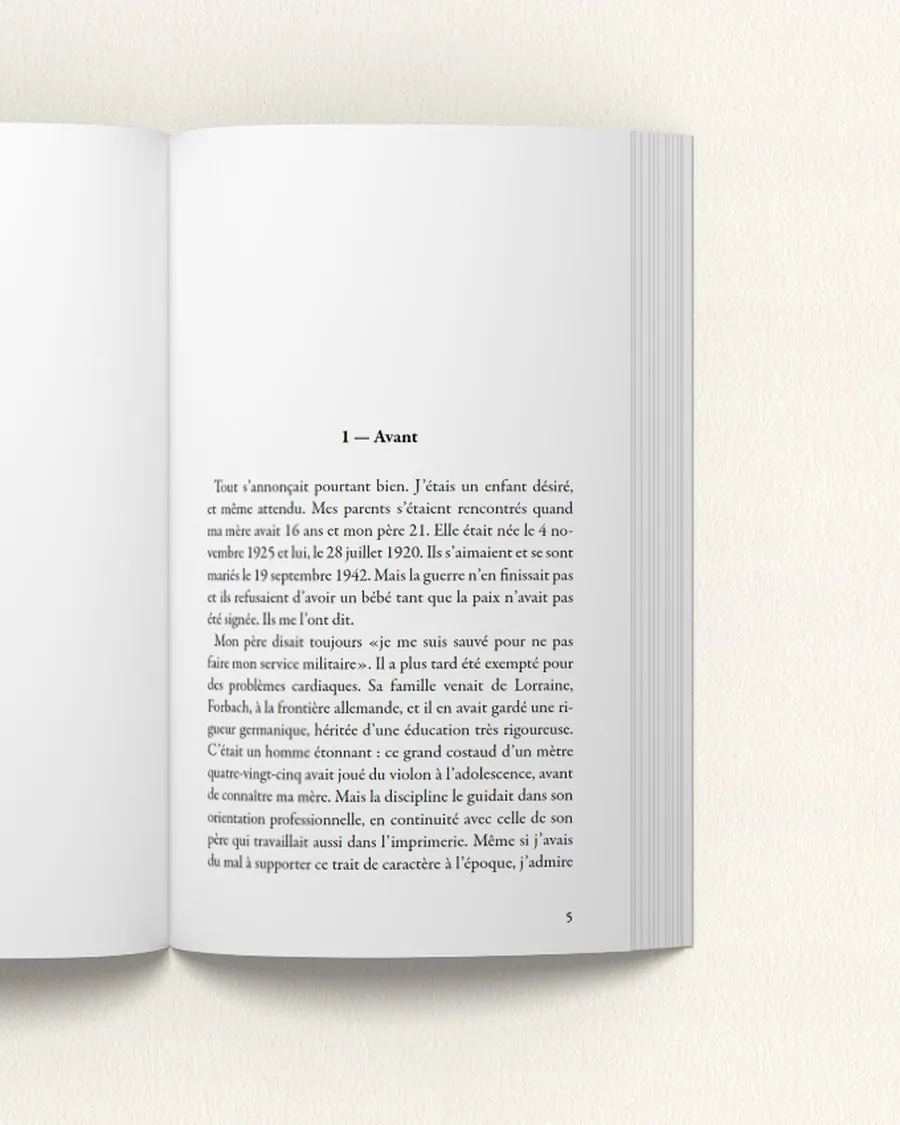 Le Récit&nbsp;: première page du chapitre «&nbsp;Avant&nbsp;» de Compenser nos fantômes, composée comme un roman
