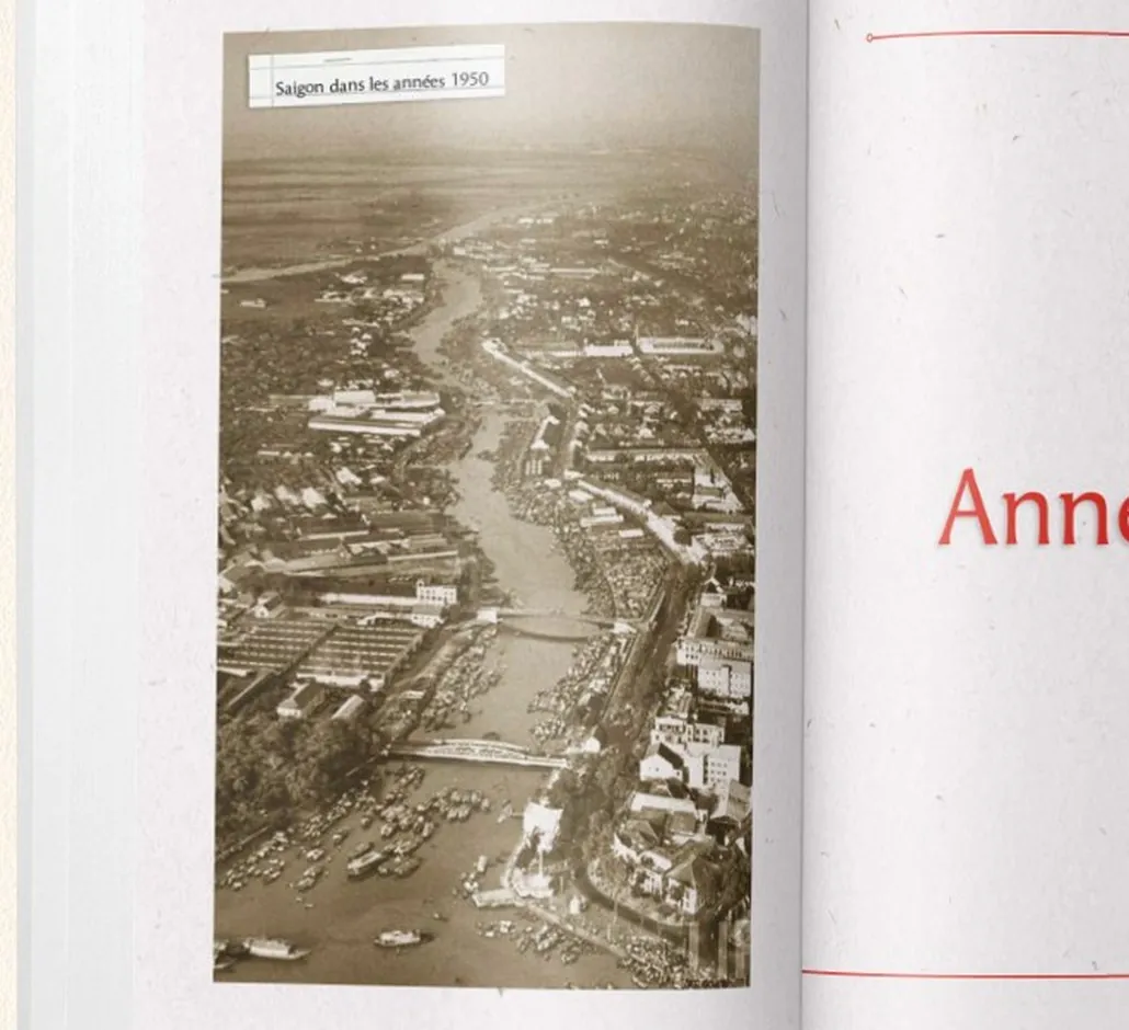 Double page du livre Les Simples&nbsp;: photographie ancienne de Saïgon dans les années 1950